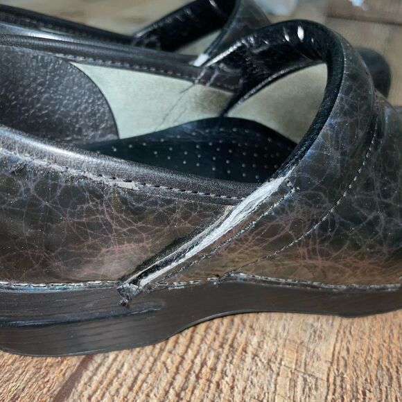 dansko nursing clogs *damaged* - Picture 4 of 11